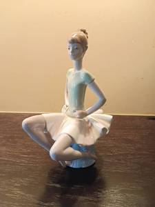 lot 1017 image: Lladro Ballerina Girl sitting on Ottoman.  9in. tall