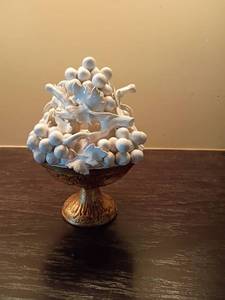 lot 1018 image: Vintage Italian Ceramic Topiary Centerpiece.  7.5in tall