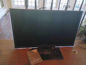 lot 1027 image: 45in Samsung Television.  No remote