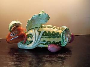 lot 1035 image: Vintage Italian Majolica Ceramic Rabbit Lidded Soup Tureen or Decorative Serving Dish