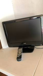 lot 1101 image: Toshiba 19LV505 LCD TVDVD Combination 120V 60W