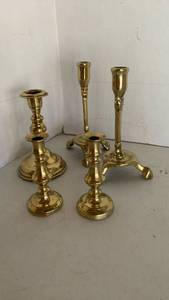 lot 1119 image: Brass candle stick holders 7 inches tall and smaller