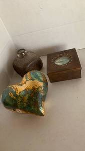 lot 1124 image: Decorative Accent Lot Heart Figure Trinket Box Bud Vase Felt Coasters