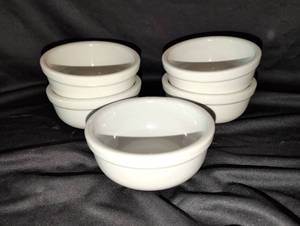 lot 1204 image: IDG White Ceramic Bowls