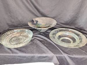 lot 1208 image: Glassware etched and cut Bowls and Decorative pottery