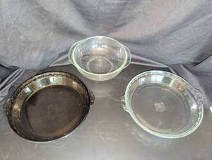 lot 1217 image: Pyrex Glass Baking Dish Lot 3 Piece Round Oval