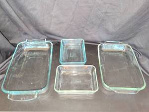 lot 1218 image: Pyrex Glass Baking Dish Set 4-Piece