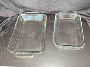 lot 1219 image: Anchor Hocking Glass Baking Dish and unmarked dish 2-Piece