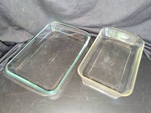 lot 1220 image: Fire King and Pyrex 2-Piece Rectangular Baking Dish Set