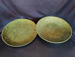 lot 1225 image: 14 inch serving platter and bowl by Tabletops Gallery