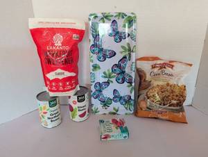 lot 1233 image: Grocery Lot Lakanto Monkfruit Sweetener, 365 Beans & Beets, Pepperidge Farm Corn Bread, Gelatin