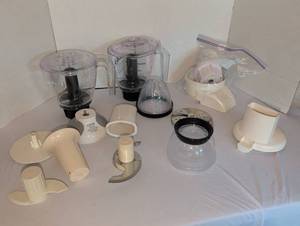 lot 1237 image: Oster Blender and Food Processor Parts