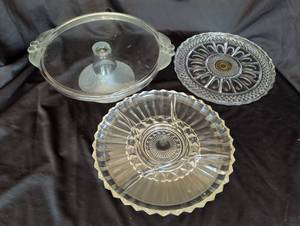lot 1255 image: Glass Serving Dishes and cake stand, all approx 11 in across.