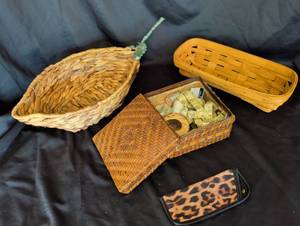 lot 1258 image: Sewing basket, Longaberger, and more