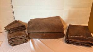 lot 1304 image: Lot of Brown Towels, bath, hand and washcloths