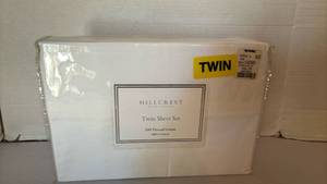lot 1310 image: Hillcrest Fine Linens Twin Sheet Set 300 Thread Count 100% Cotton