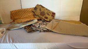 lot 1319 image: Assorted Decorator Fabric Pieces Mixed Patterns Lot