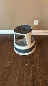 lot 1326 image: Rolling lock step stool