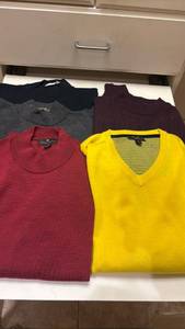 lot 1404 image: Lot of 5 Assorted Pullover Sweaters Toscano Red Yellow Navy Burgundy Gray Large