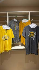lot 1413 image: Wichita State Shockers Apparel with Pullover Large