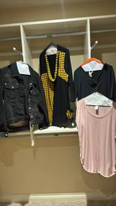 lot 1415 image: Womens Clothing Lot 4 Pieces Black Denim Jacket with T Shirts M L