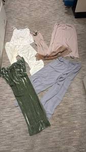 lot 1423 image: Spanx M and Women Delicates with Lounge Pants