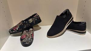 lot 1450 image: Toms and Me Too Shoes 7.5