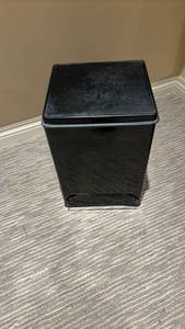 lot 1460 image: Black Rectangular trash can with Lid and Pedal