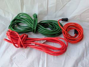 lot 2017 image: Extension Cords Green and Red 3-Piece Lot