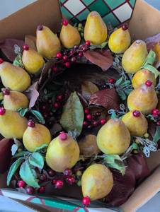 lot 2051 image: 18 in pear table centerpiece