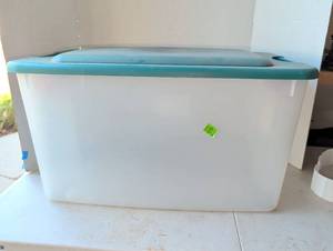lot 2101 image: Sterilite Ultrastorage Box 70 Quart 66.2L Storage Container