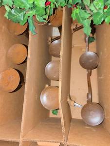 lot 2103 image: Floor or table candelabra 14x21x16 with green swag