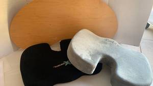 lot 2340 image: Lap desk and neck pillows