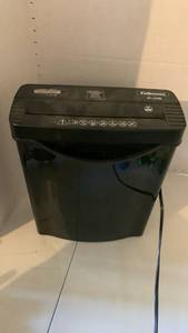 lot 2404 image: Fellowes P-55 Paper Shredder 10 Sheet Capacity