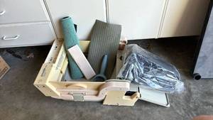 lot 2515 image: Automatic Self-Cleaning Litter Box with Accessories