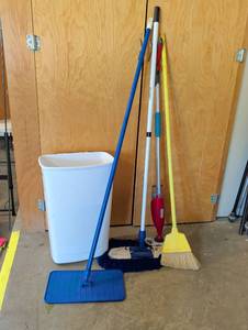 lot 2602 image: Cleaning Supply Lot Mops broom and trash can
