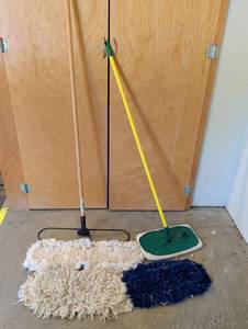 lot 2603 image: Floor Cleaning Tool Set with dust mops and push brooms