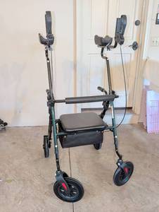 lot 2606 image: Elenker Upright Rollator Walker with Seat