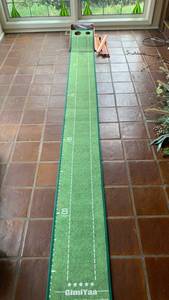 lot 3004 image: Golf putt Game Set with golf Balls