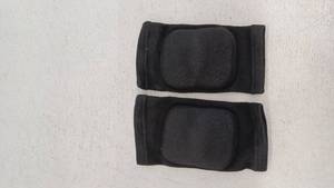 lot 10588 image: Youth Knee Pads Pair Black Protective Gear