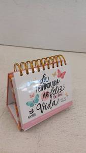 lot 10591 image: La Temporada Mas Feliz de mi Vida Desk Calendar in Spanish