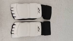 lot 10599 image: World Taekwondo Federation Gloves,  Medium
