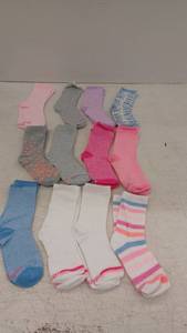 lot 10674 image: Lot Of Hanesm Kids Socks