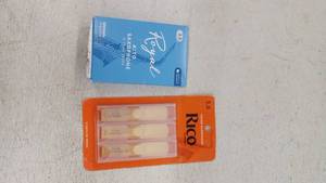 lot 10688 image: DAddario Royal & Rico Alto Saxophone Reeds 3.5 Lot