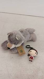 lot 10726 image: Plush Toy & Doll Keychain Set