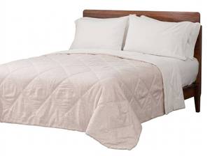 lot 10736 image: Berkshire Herringbone Microfiber Down Alternative Blanket, King size