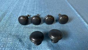lot 2043 image: Lot of 6 Round Pull Knobs.