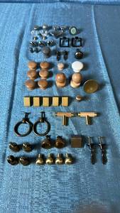 lot 2045 image: Assortment of Pull Knobs.