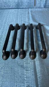lot 2048 image: Lot of 5 Black Plastic Cabinet or Drawer Pull Handles.