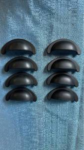 lot 2075 image: Lot of 8 Black Cabinet or Drawer Pull Handles.